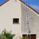 Façade Habitat à Bourges - Travaux de nettoyage et traitement sur toiture et façade
